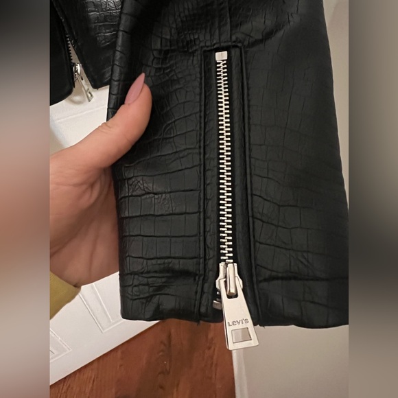 Brand new Levi’s leather jacket - Picture 5 of 14
